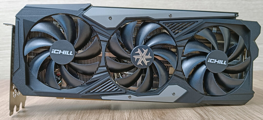 INNO3D GeForce RTX 4080 e 4070 Ti iChill X3